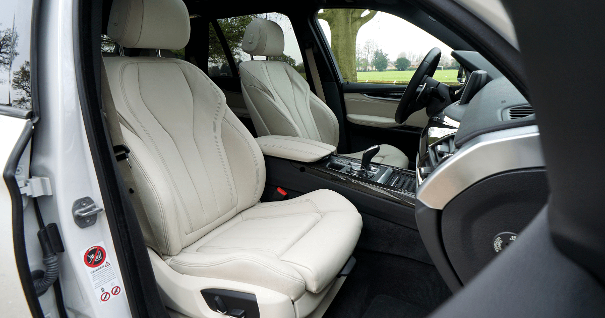 mechanic doing a diagnostic