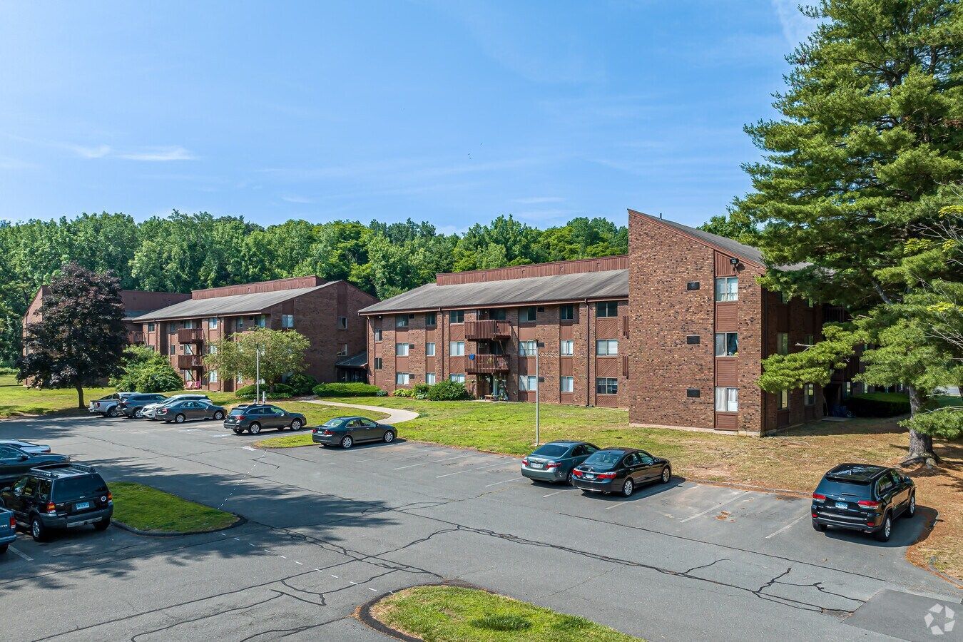 Exterior view of Avon Woods Apartments with landscaped grounds