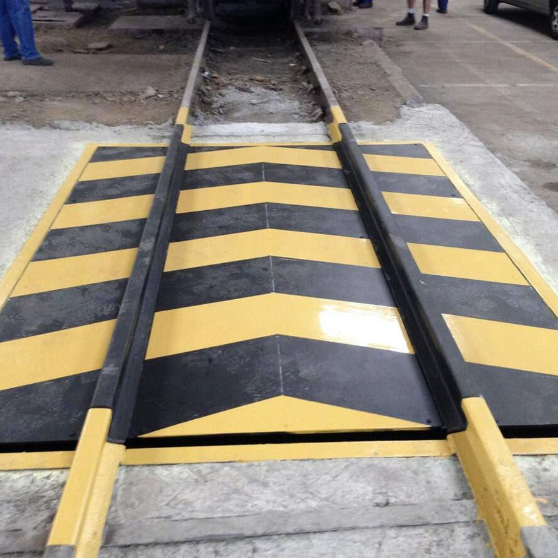 A train track with black and yellow stripes on it