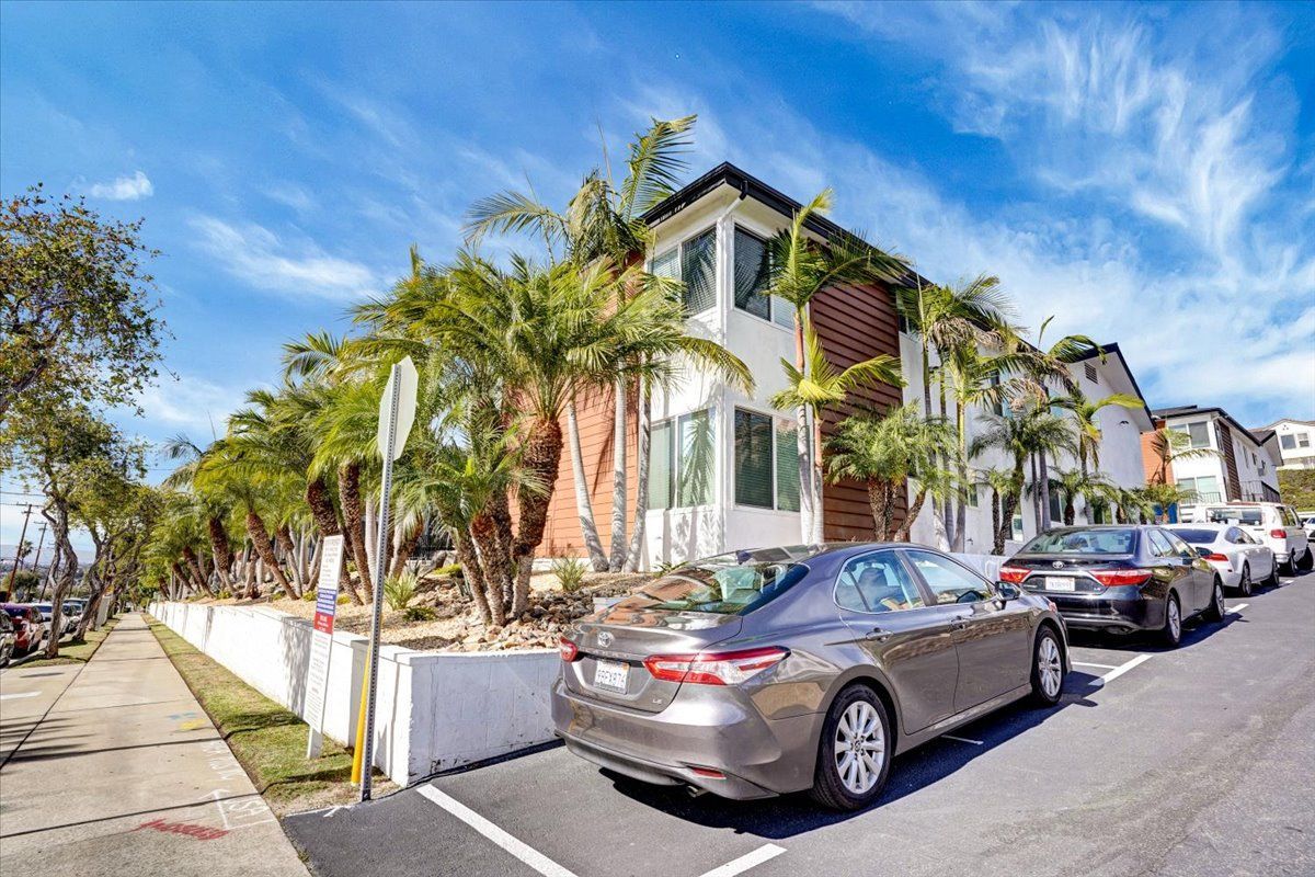 The Heights at Signal Hill Building view from street