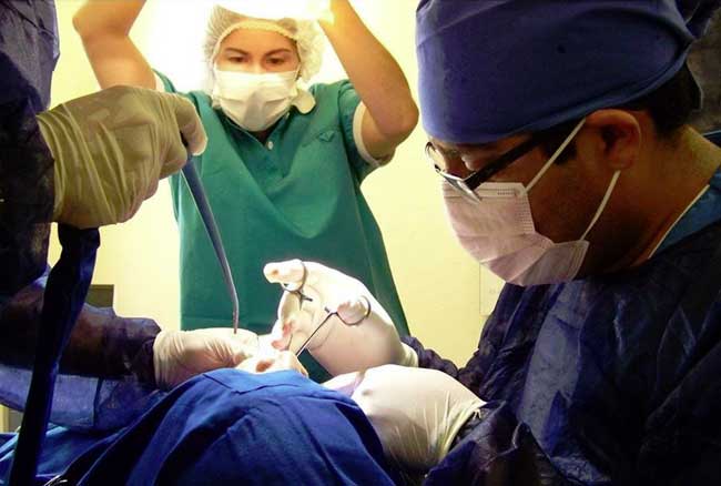 CENTRO DE IMPLANTOLOGÍA DENTAL OSEOINTEGRADA Y ORTODONCIA - CIRUGIA
