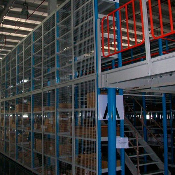 Un almacén con un cartel que dice a.