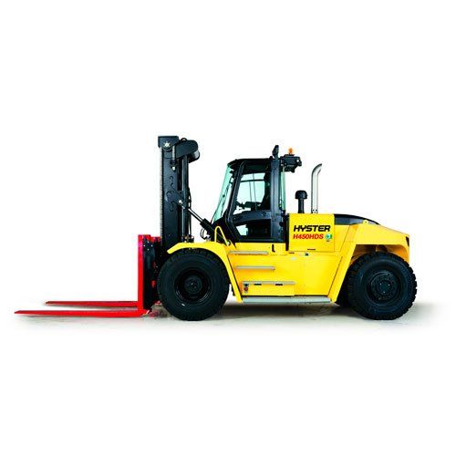 Una carretilla elevadora amarilla con horquillas rojas sobre fondo blanco.