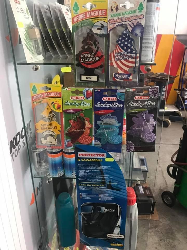 espositore accessori auto