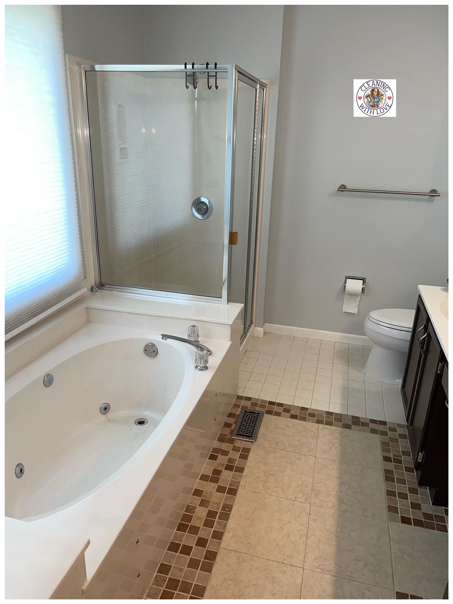Bath Room — St. Louis, MO — Cleaning With Love, LLC