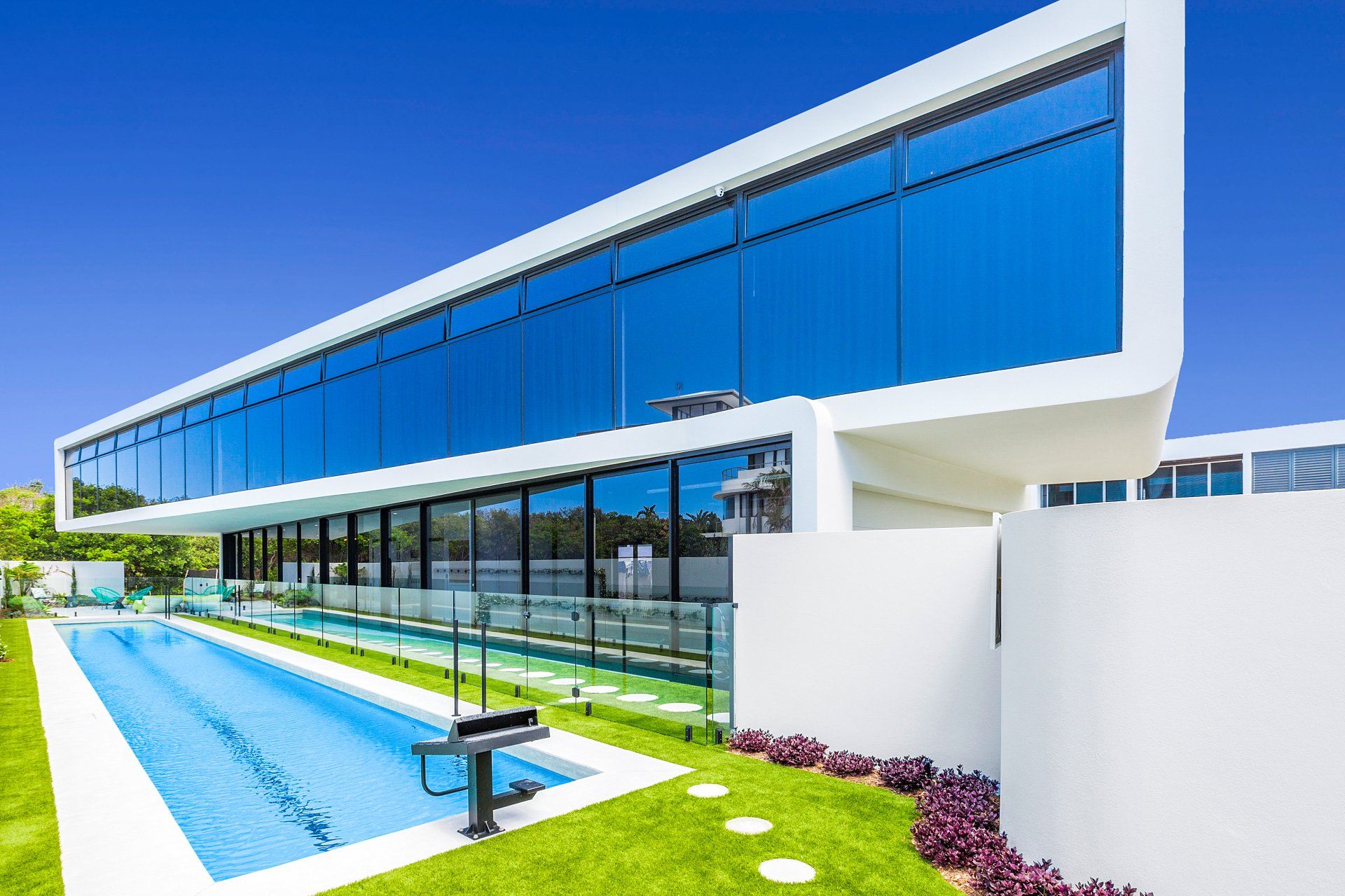 Outdoor swimming pool - Coastal Pools Coolangatta