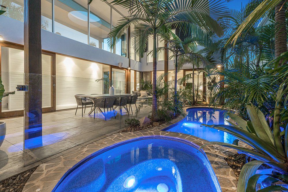 Concrete spa - Coastal Pools Coolangatta