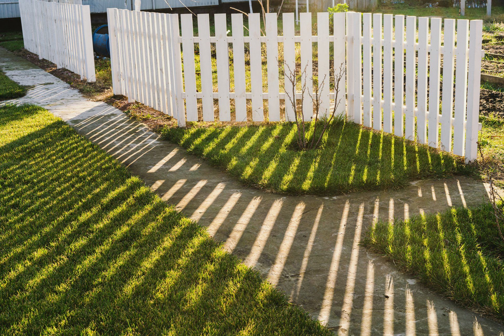 vinyl fence with walkway