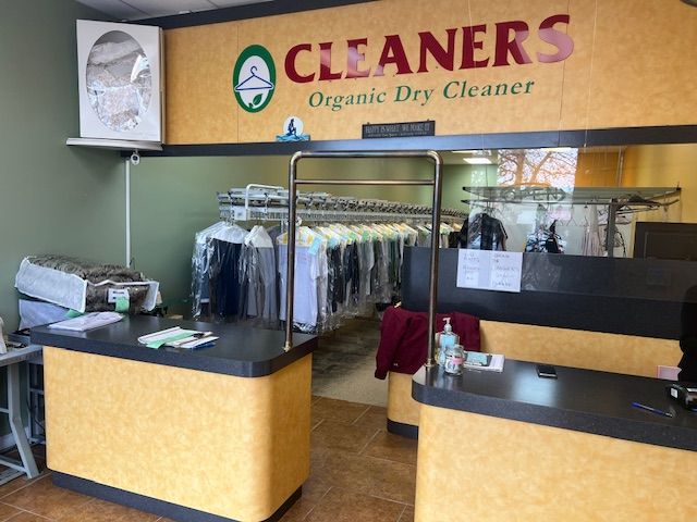 DRY CLEANER DROP SITE IN FAIR OAKS FOR SALE!