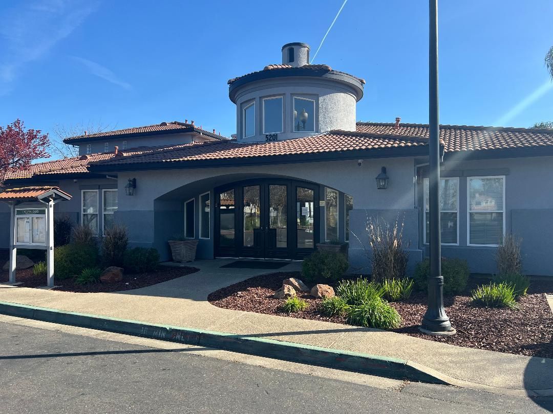 5201 Laguna Oaks #12 for sale!