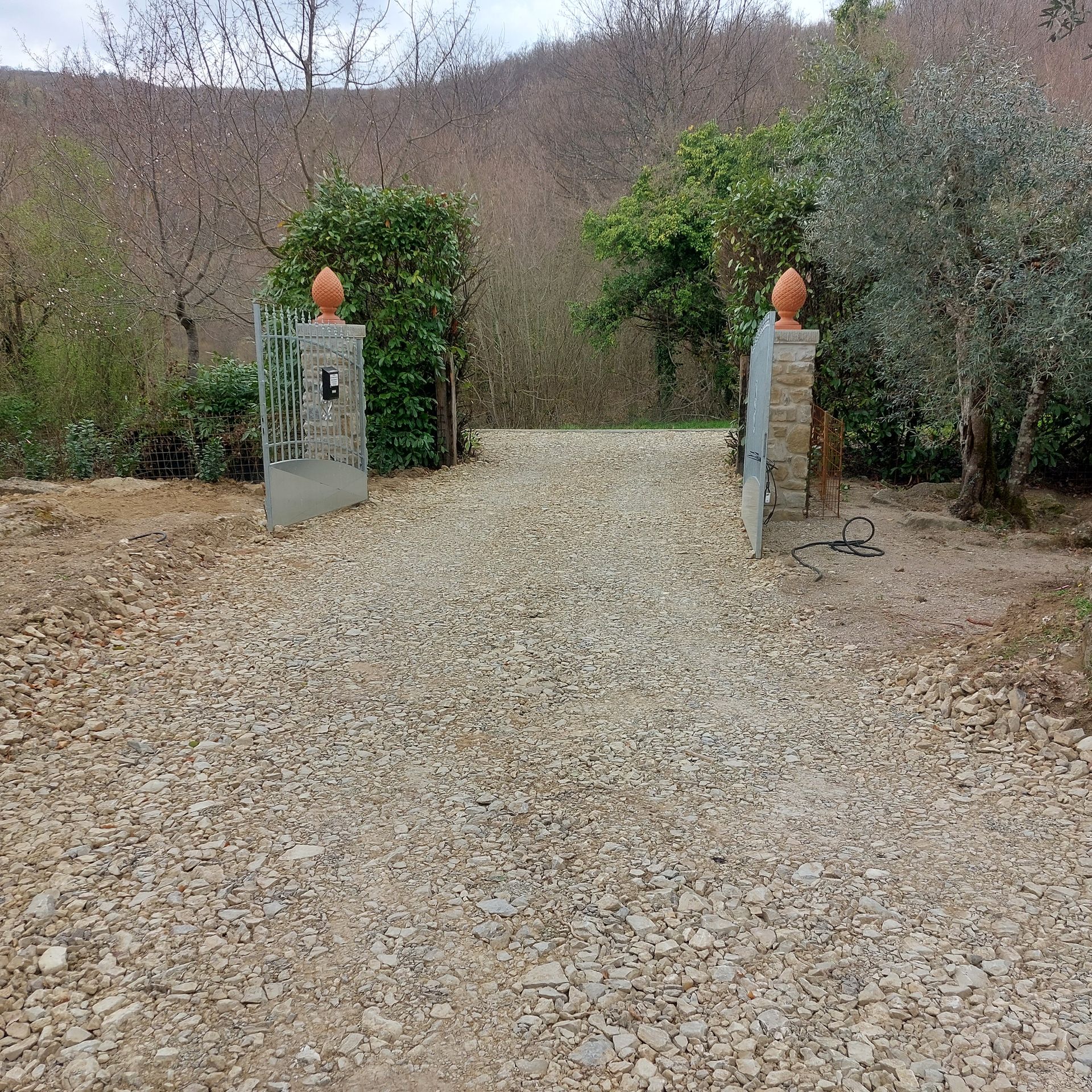 lavorazione terreno cortile esterno