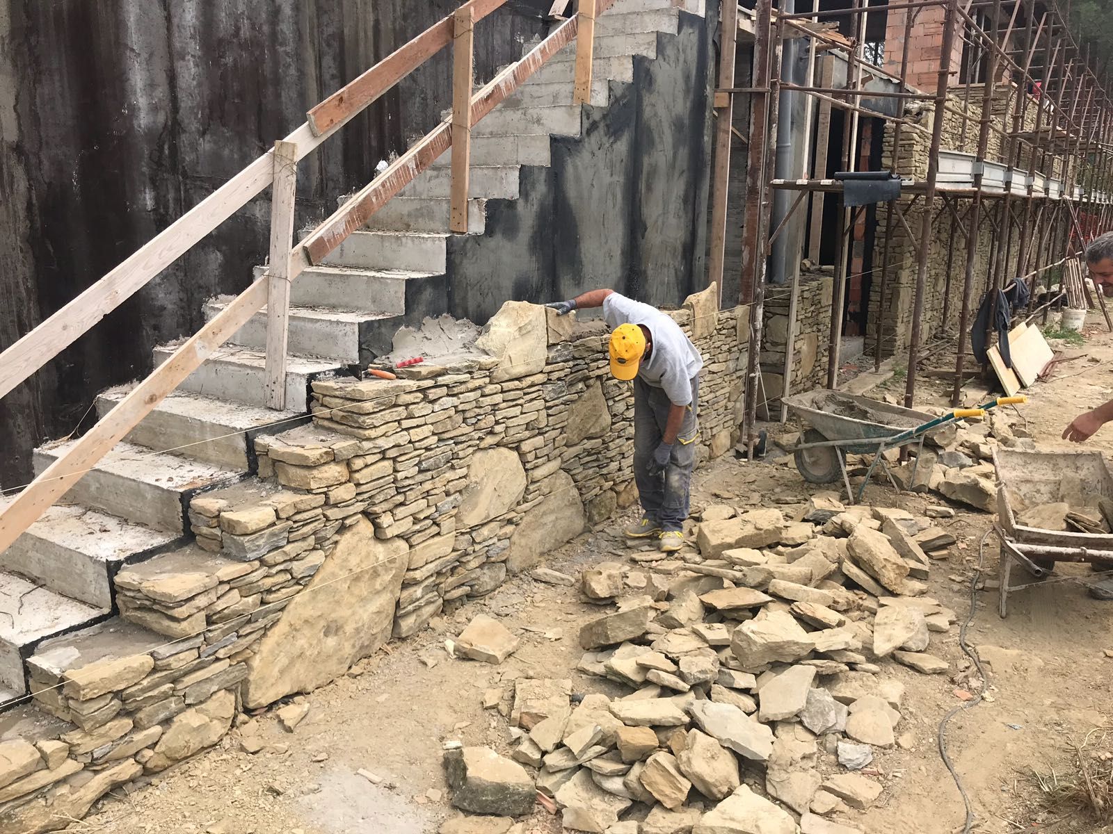 muro contenimento pietra