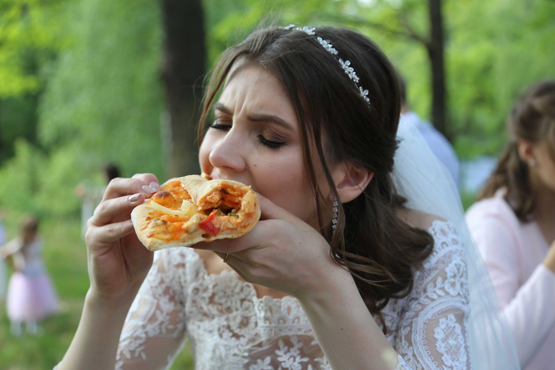 A Texas bride eating pizza photographed by Amarillo's Photos wedding photographer