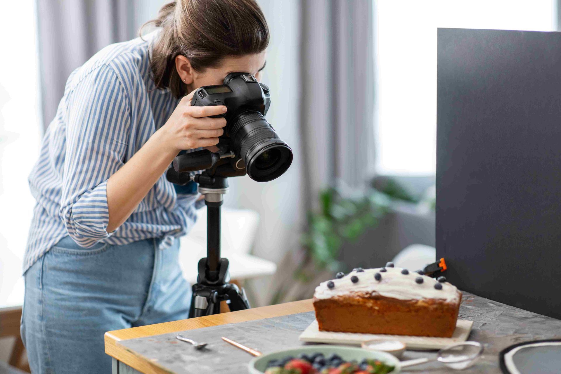A woman photographer photographing a cake