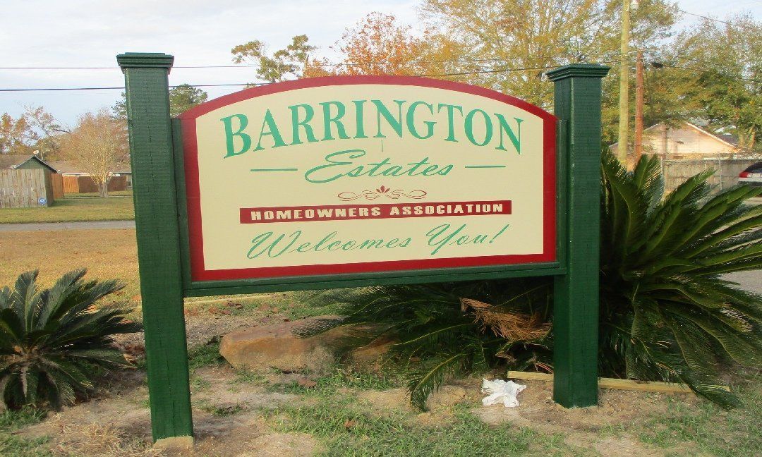 Sign for Barrington Estates Homeowners Association; green and tan with welcoming message.