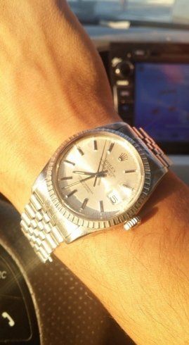 polso con orologio rolex modello classico