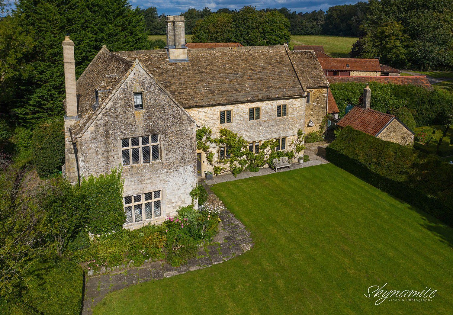 Drone property photography of a beautiful house.