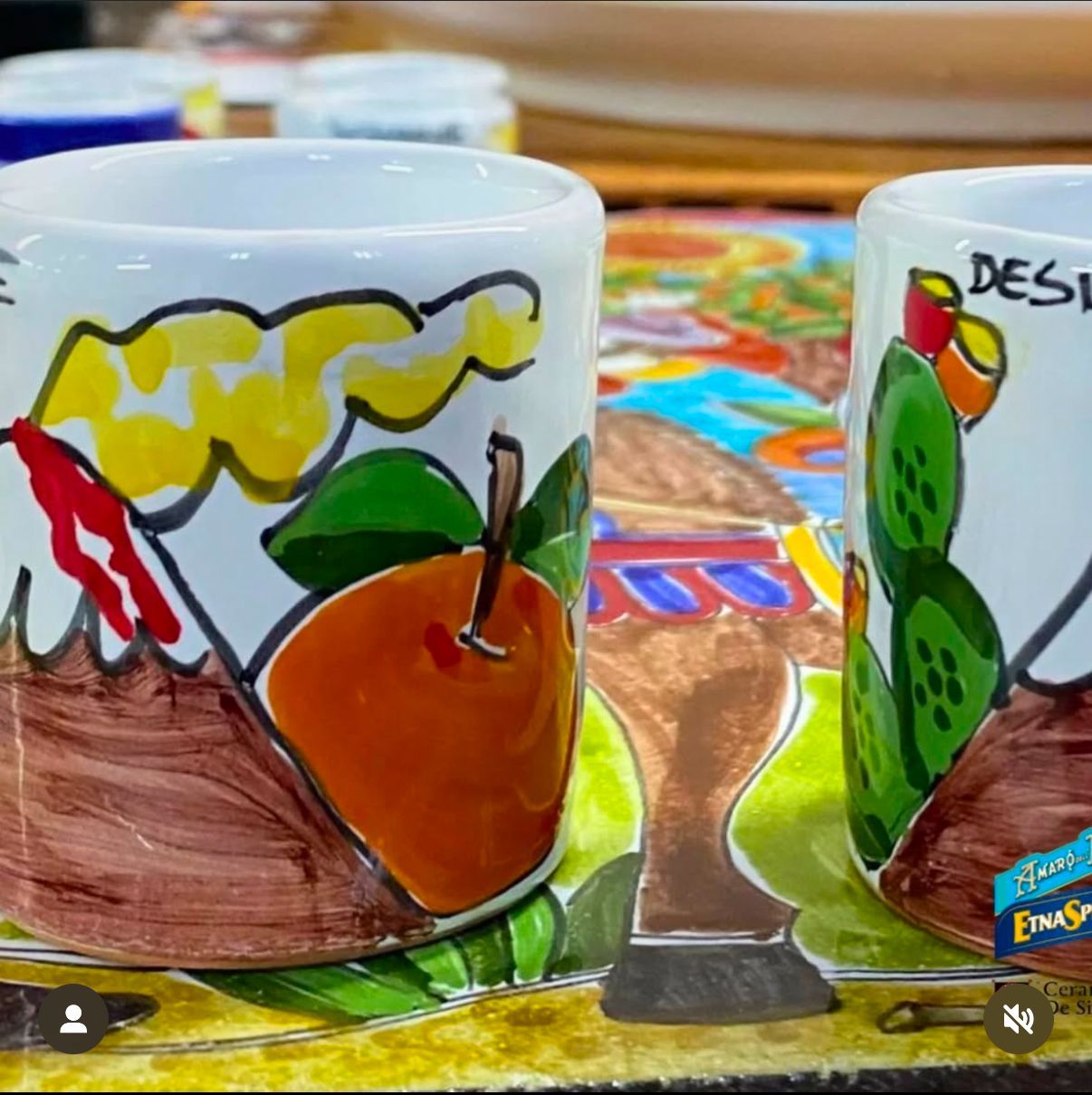 Un paio di tazze con la scritta