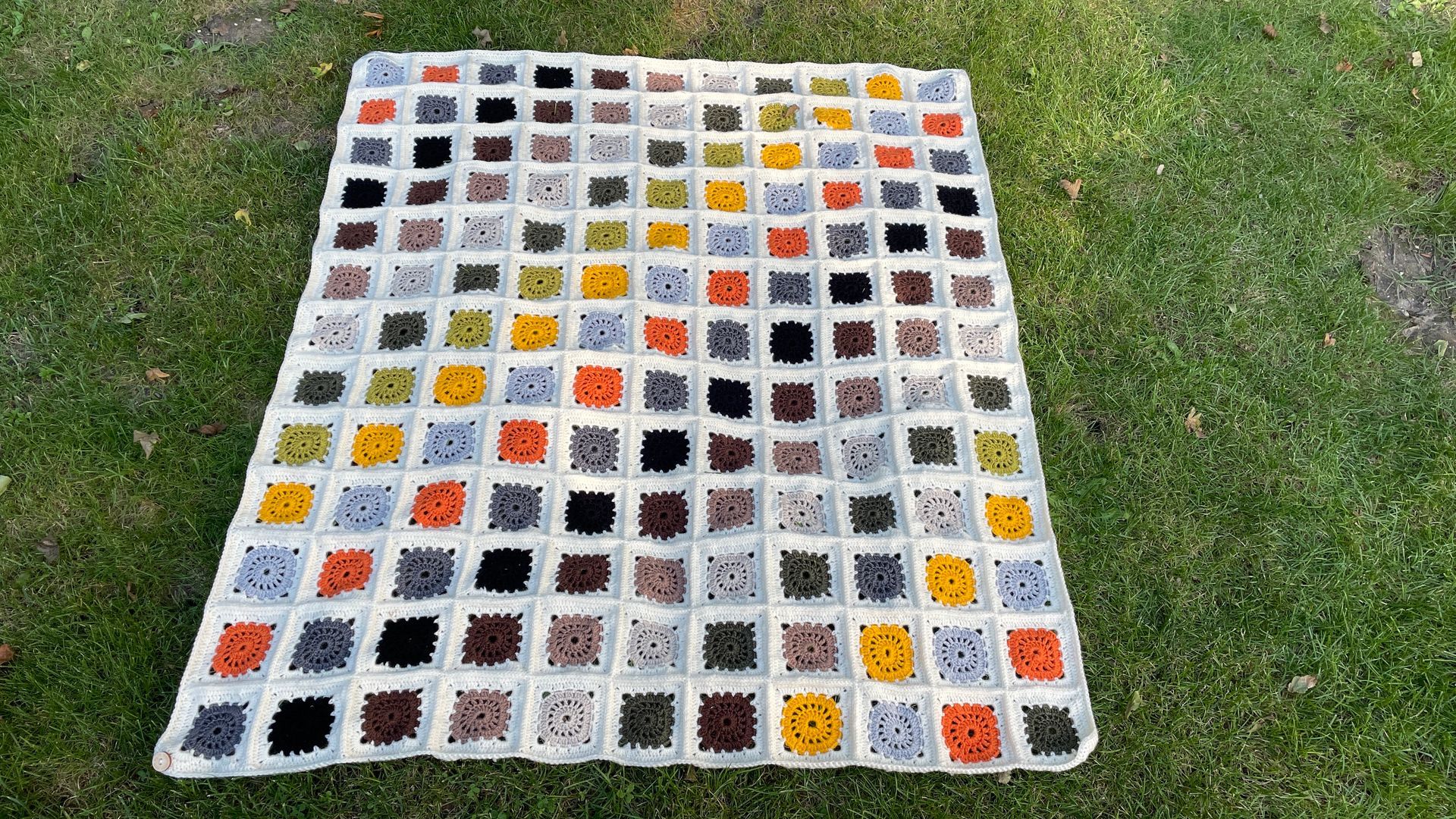 Hip to be Square blanket
