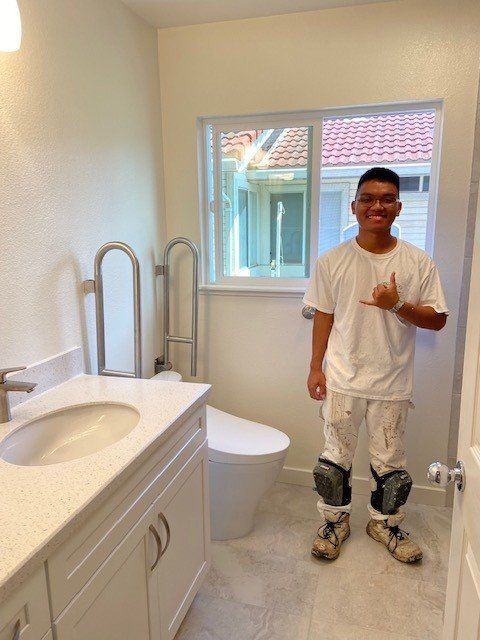 Man On The Bathroom | Oahu, HI | Clinton’s Painting