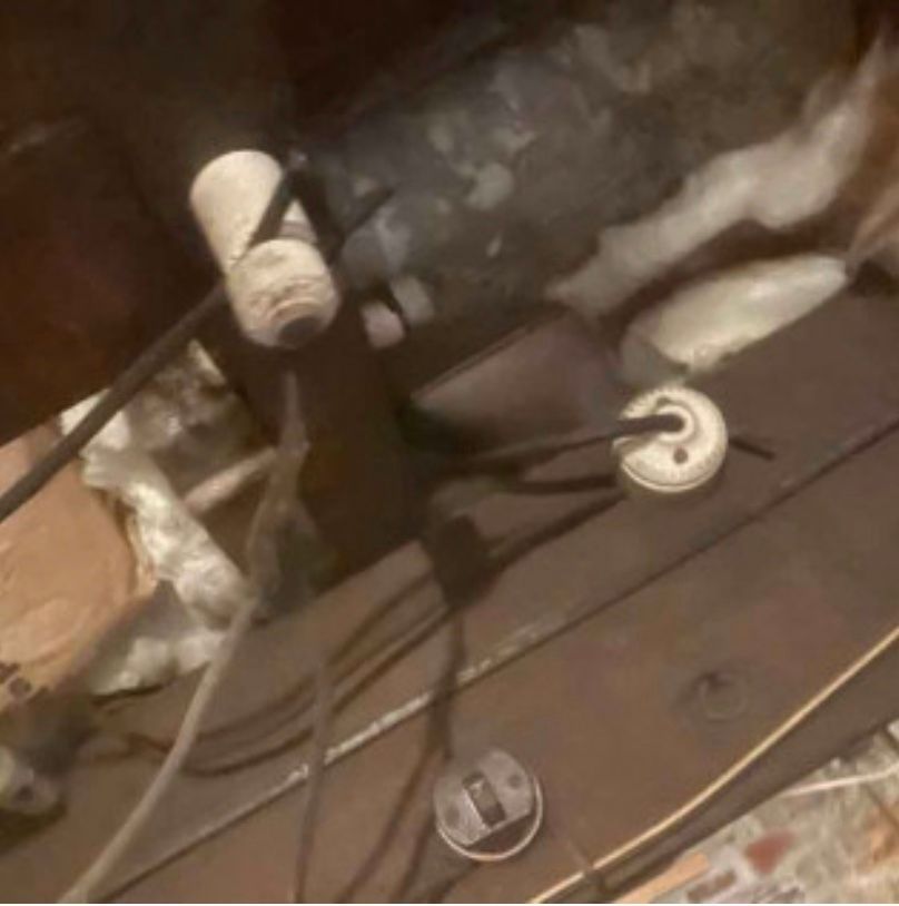 A bunch of wires are laying on the floor