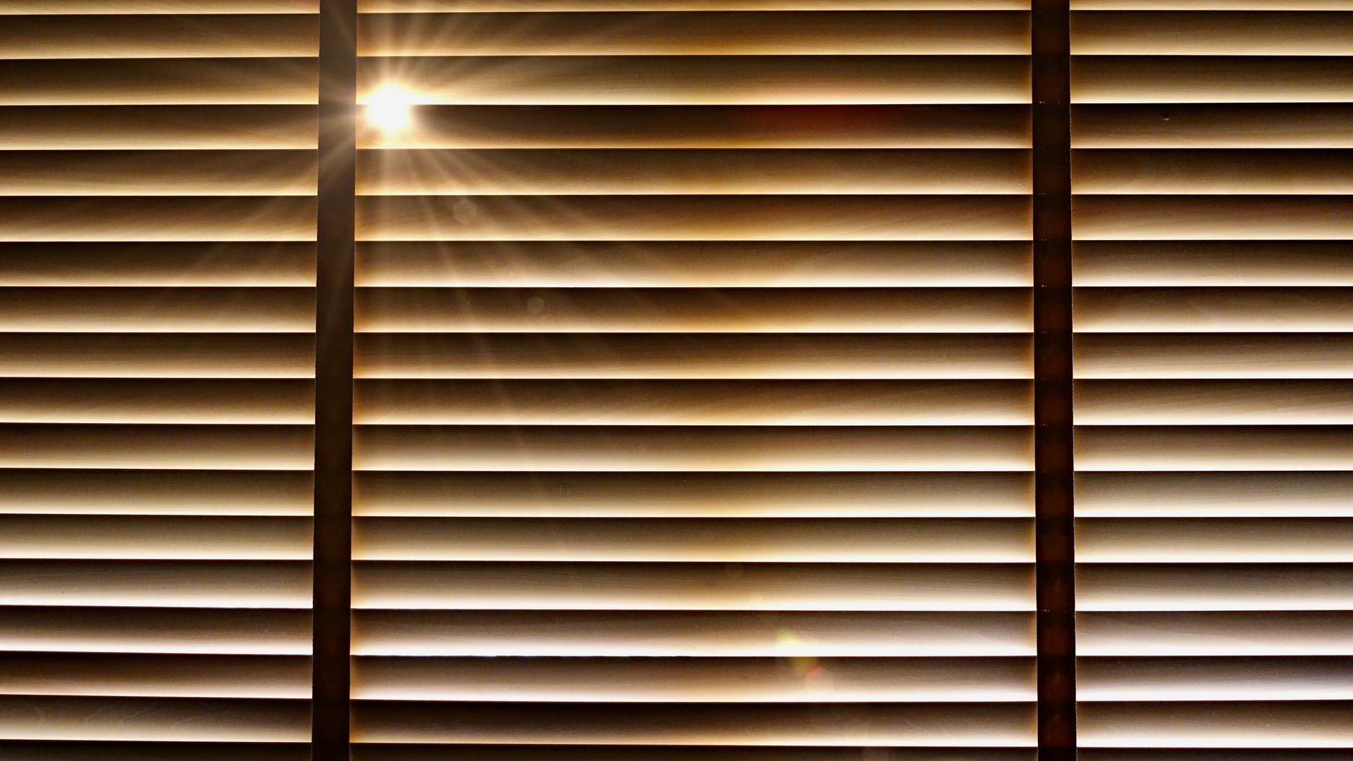 Sun coming in from the side of blinds