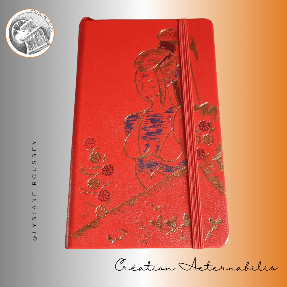 Un livre rouge avec une photo de femme dessus