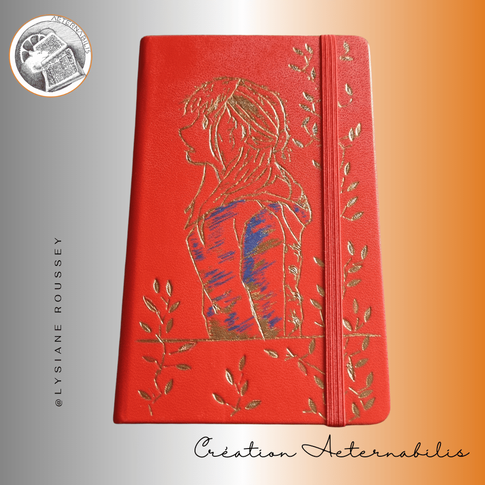 Un livre rouge avec une photo de femme dessus