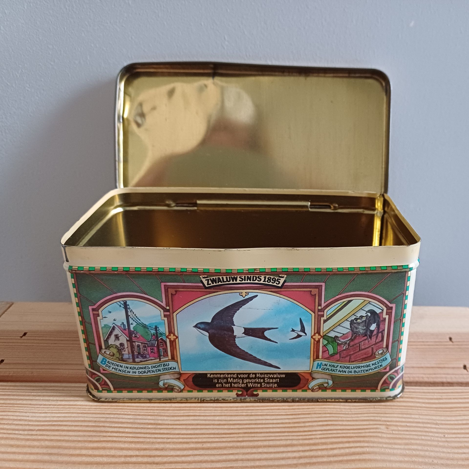 Vintage bewaarblikje voor Zwaluw lucifers