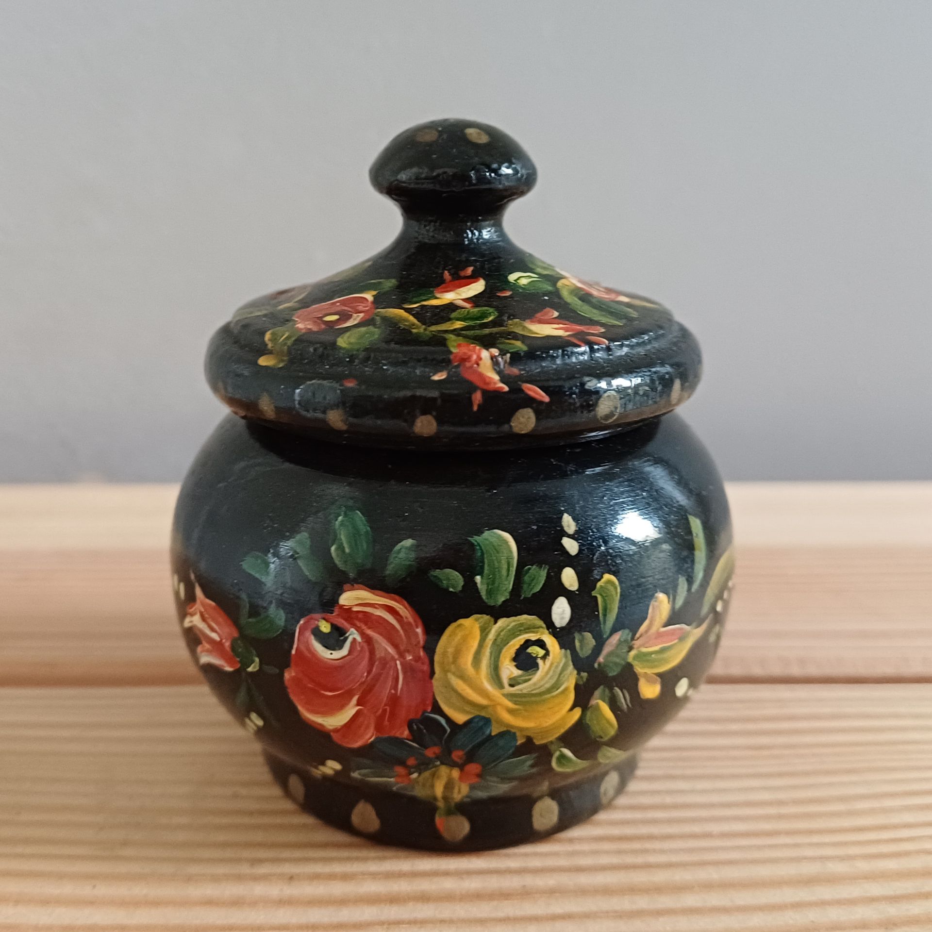 Vintage decoratief houten potje met deksel