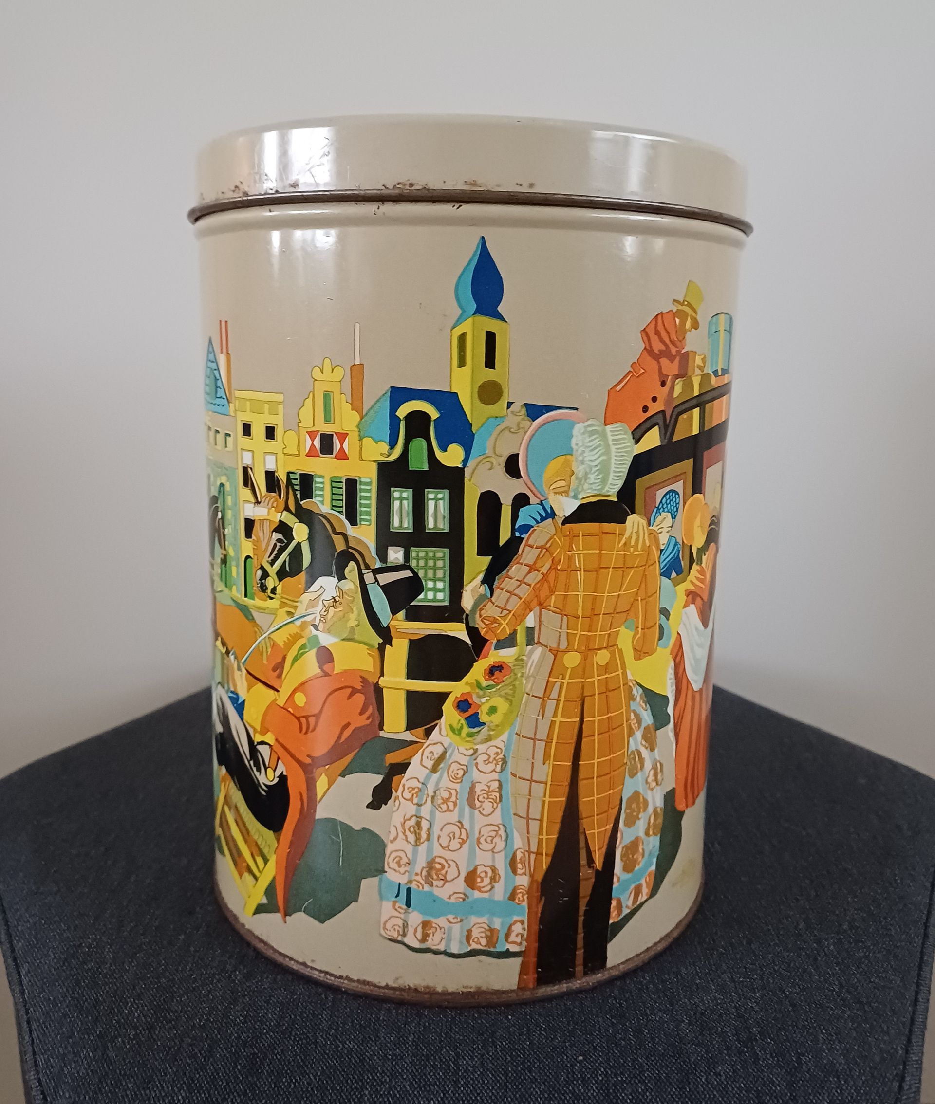 Vintage blik met historisch Nederlands stadsbeeld