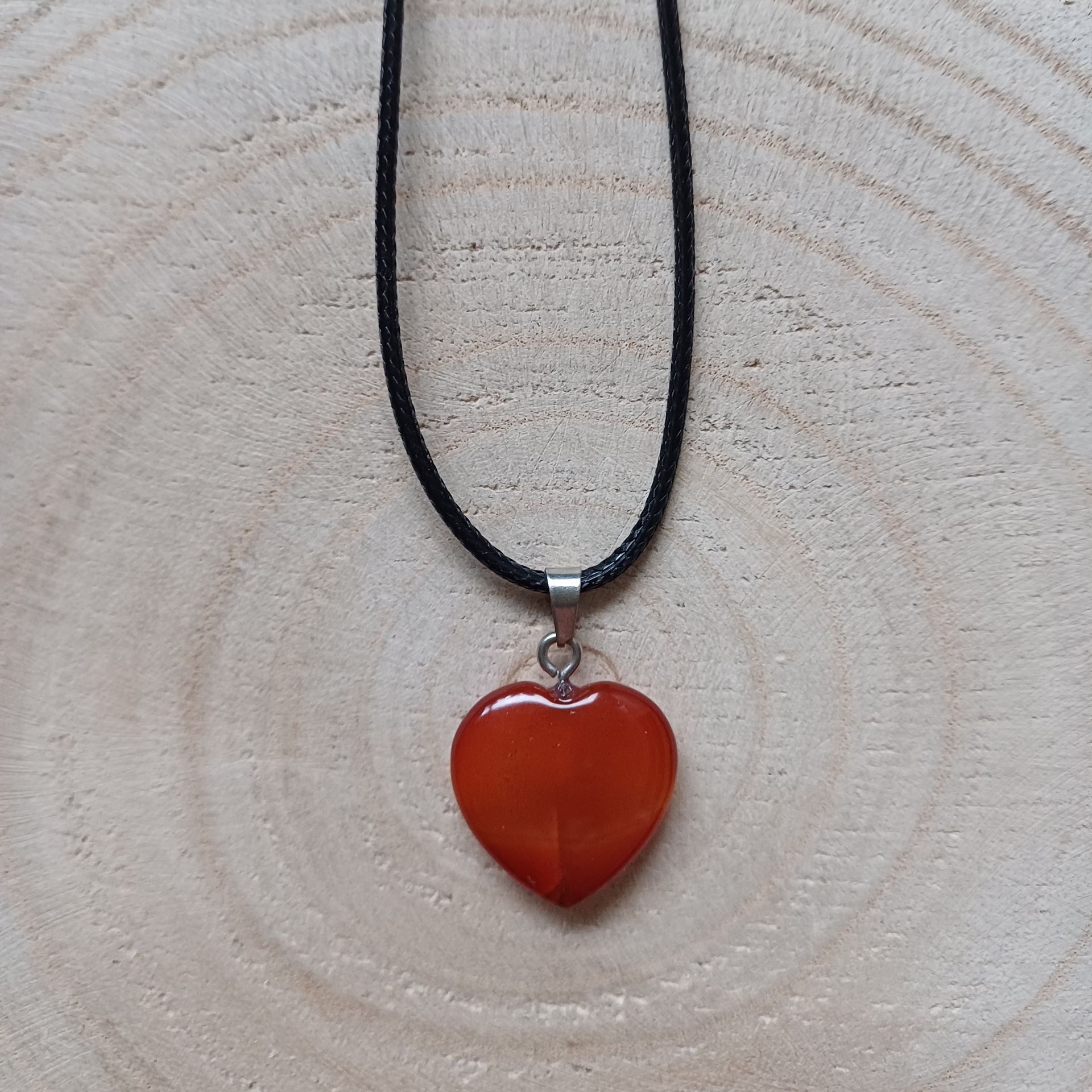 Waxkoord ketting met carneool hartje