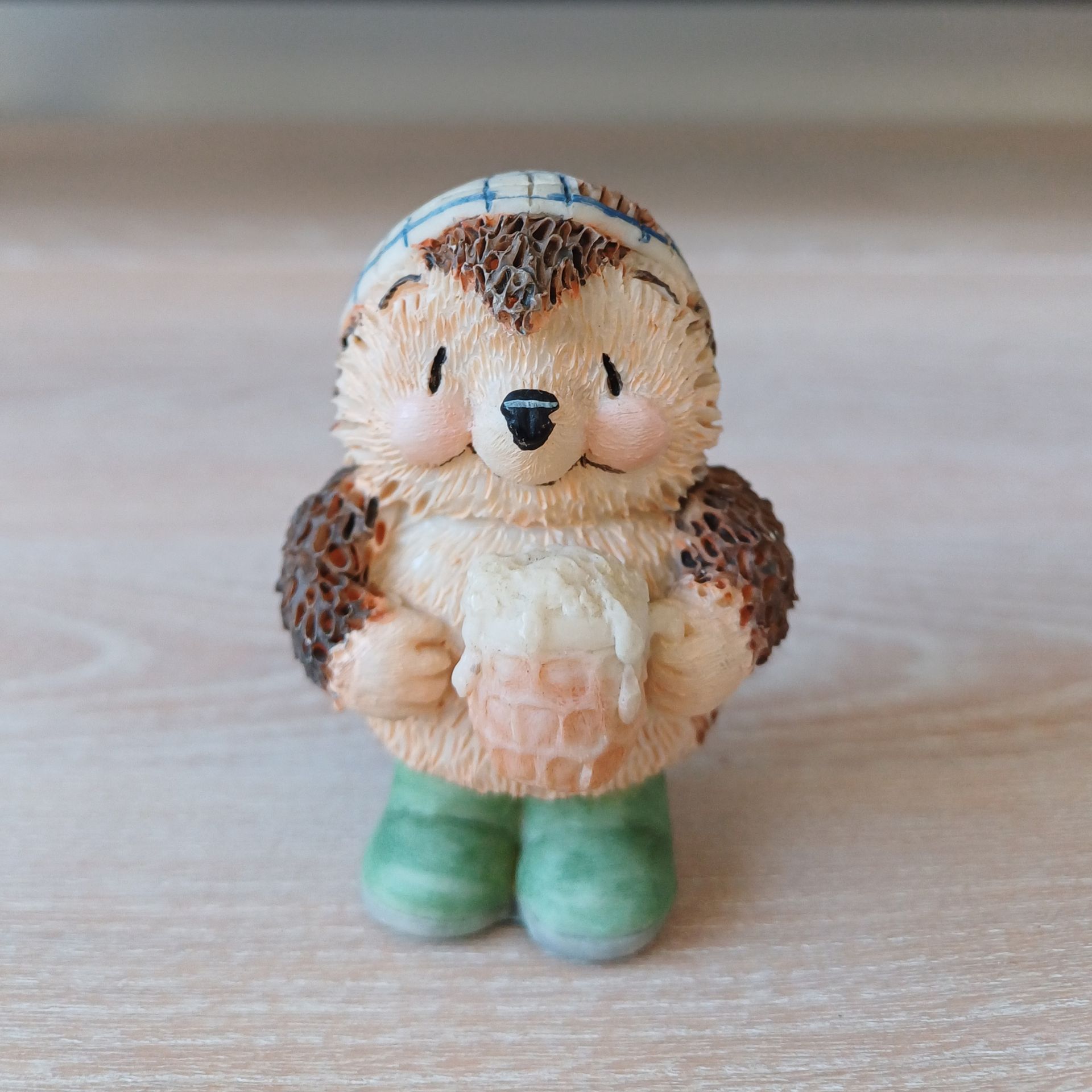 Gordon Fraser Country Companions (Hallmark) – Ed Hedgehog  - pint bier