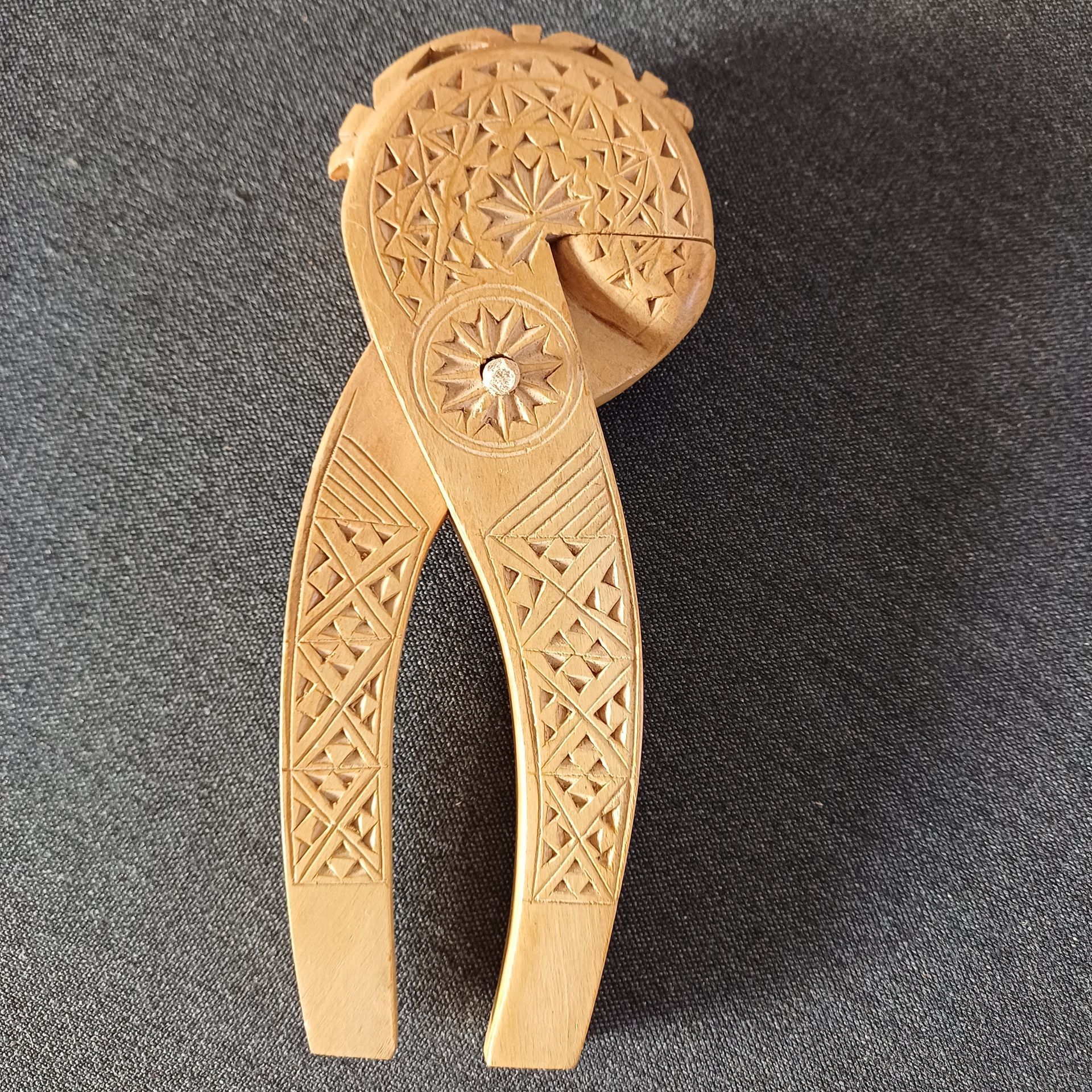 Vintage houten notenkraker - folklore design