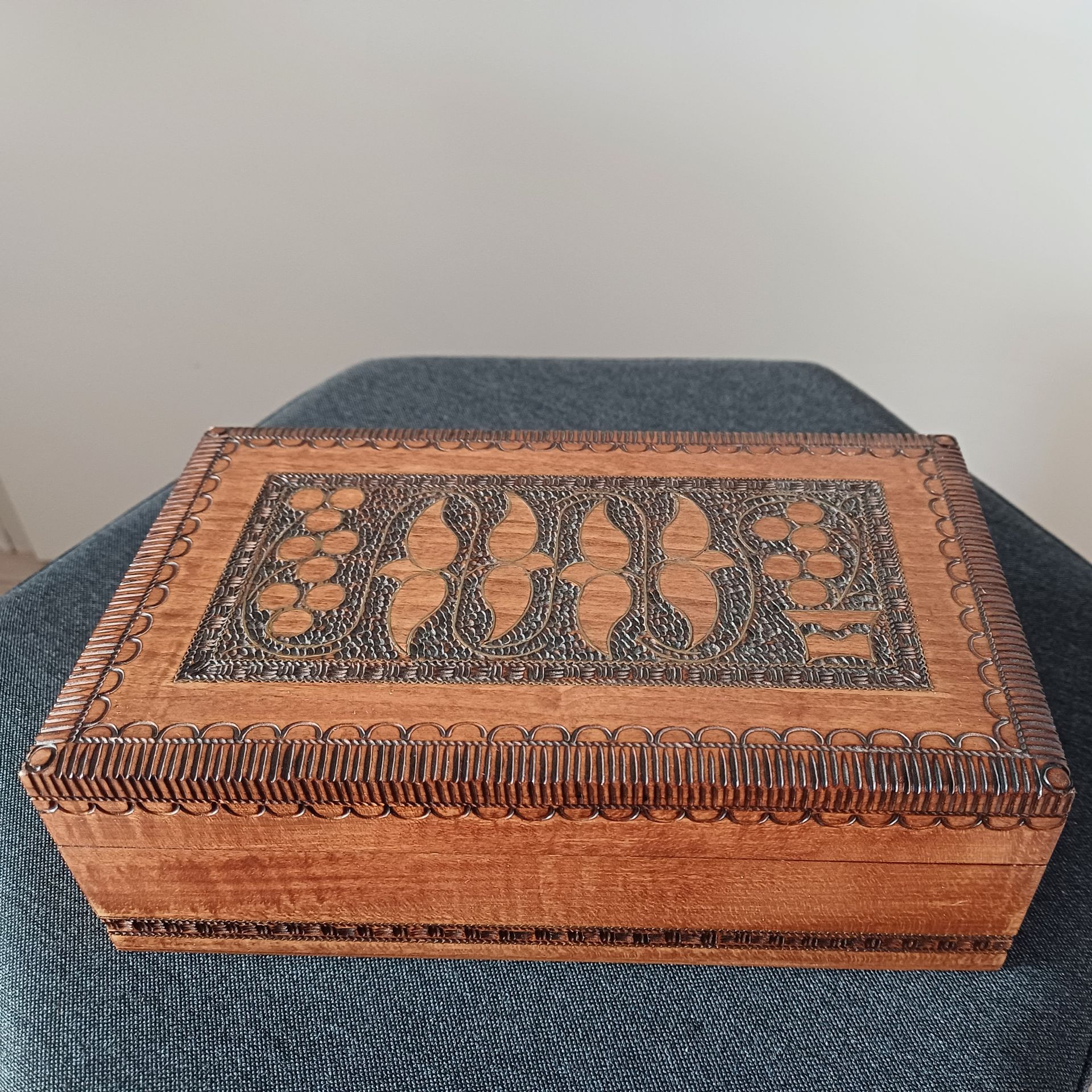 Vintage houten sieraden/snuisterijendoosje