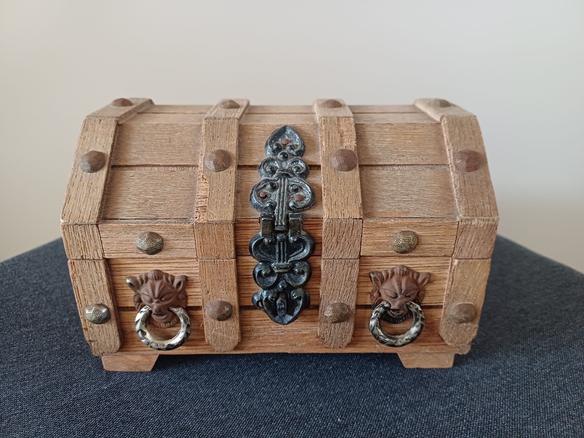 Vintage houten sieraden schatkistje - piratenstijl