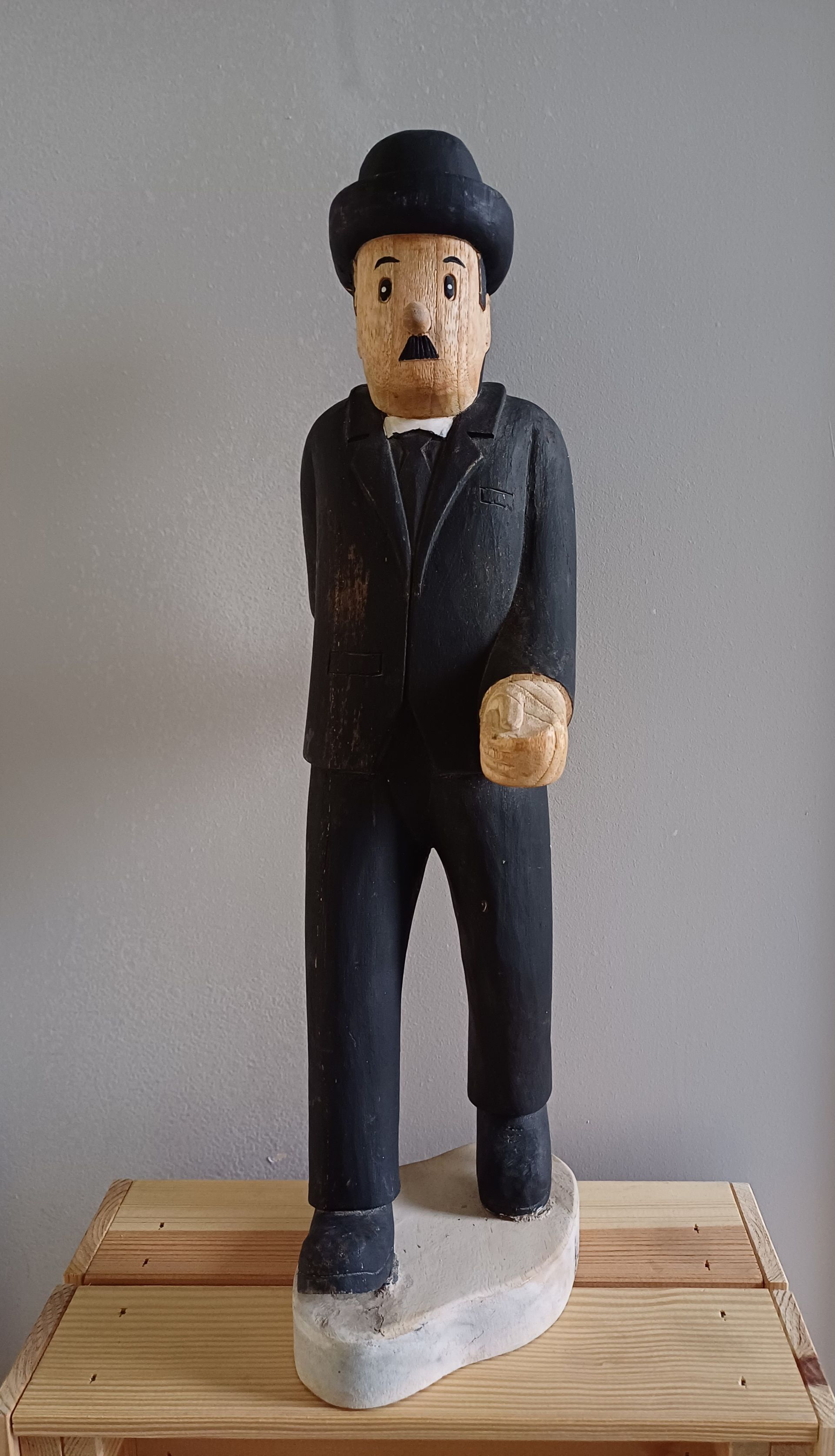 Hergé houten beeld Janssen (Dupont) zonder wandelstok – Kuifje / Tintin