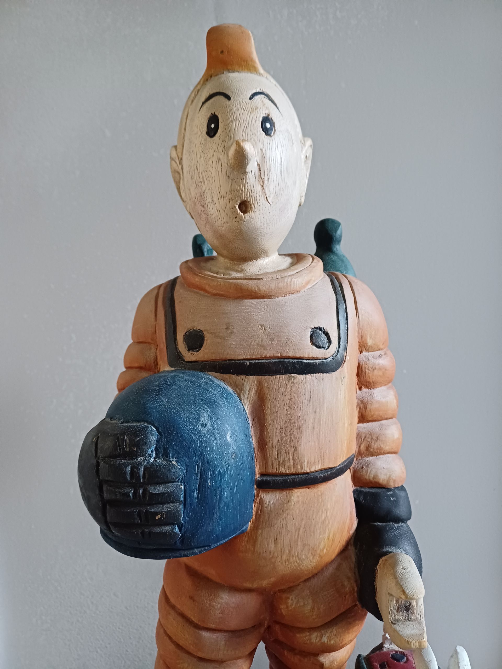 Vintage houten beeld Kuifje en Bobbie in ruimtepak - Tintin