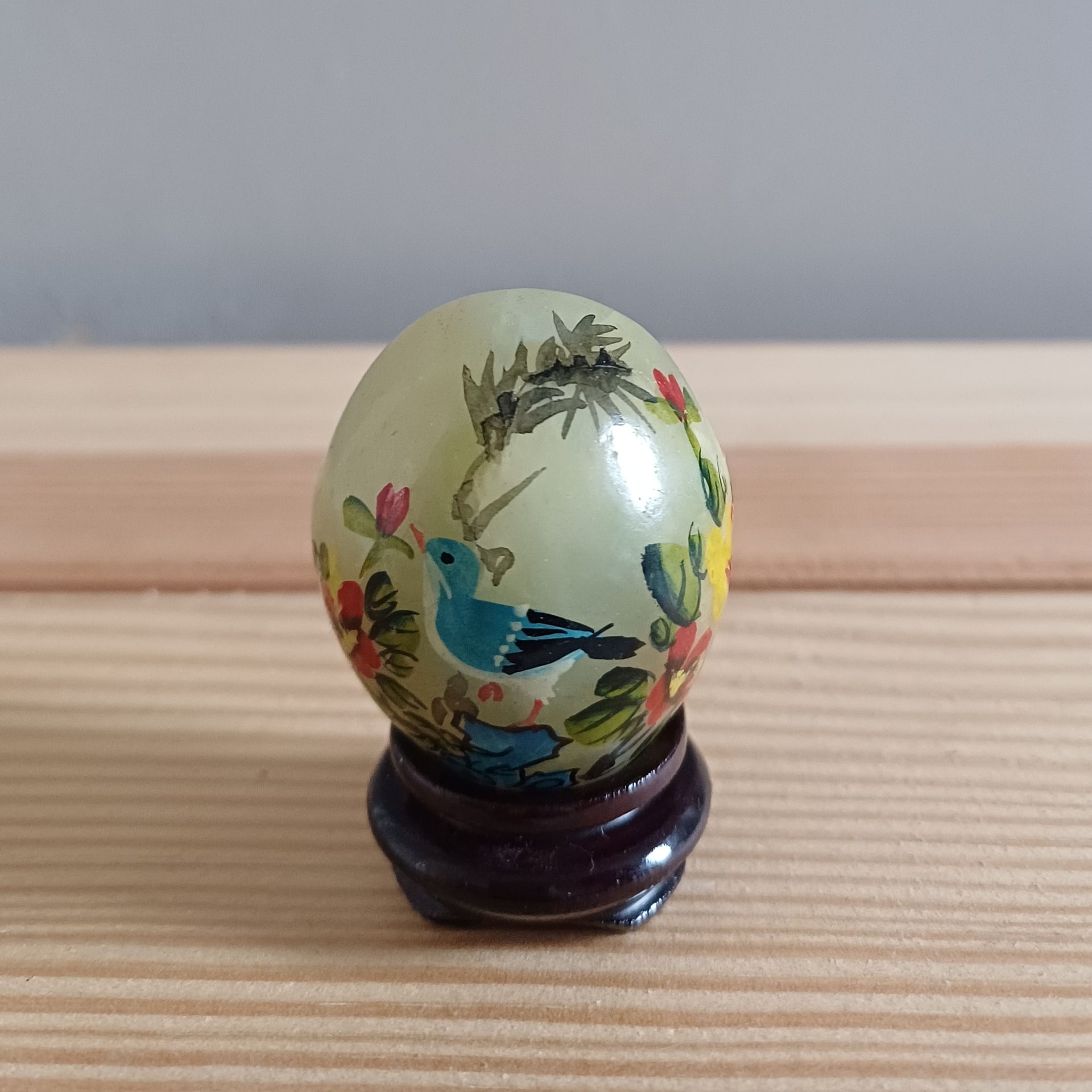 Vintage Chinese handbeschilderde jade eieren met vogels en bloemen