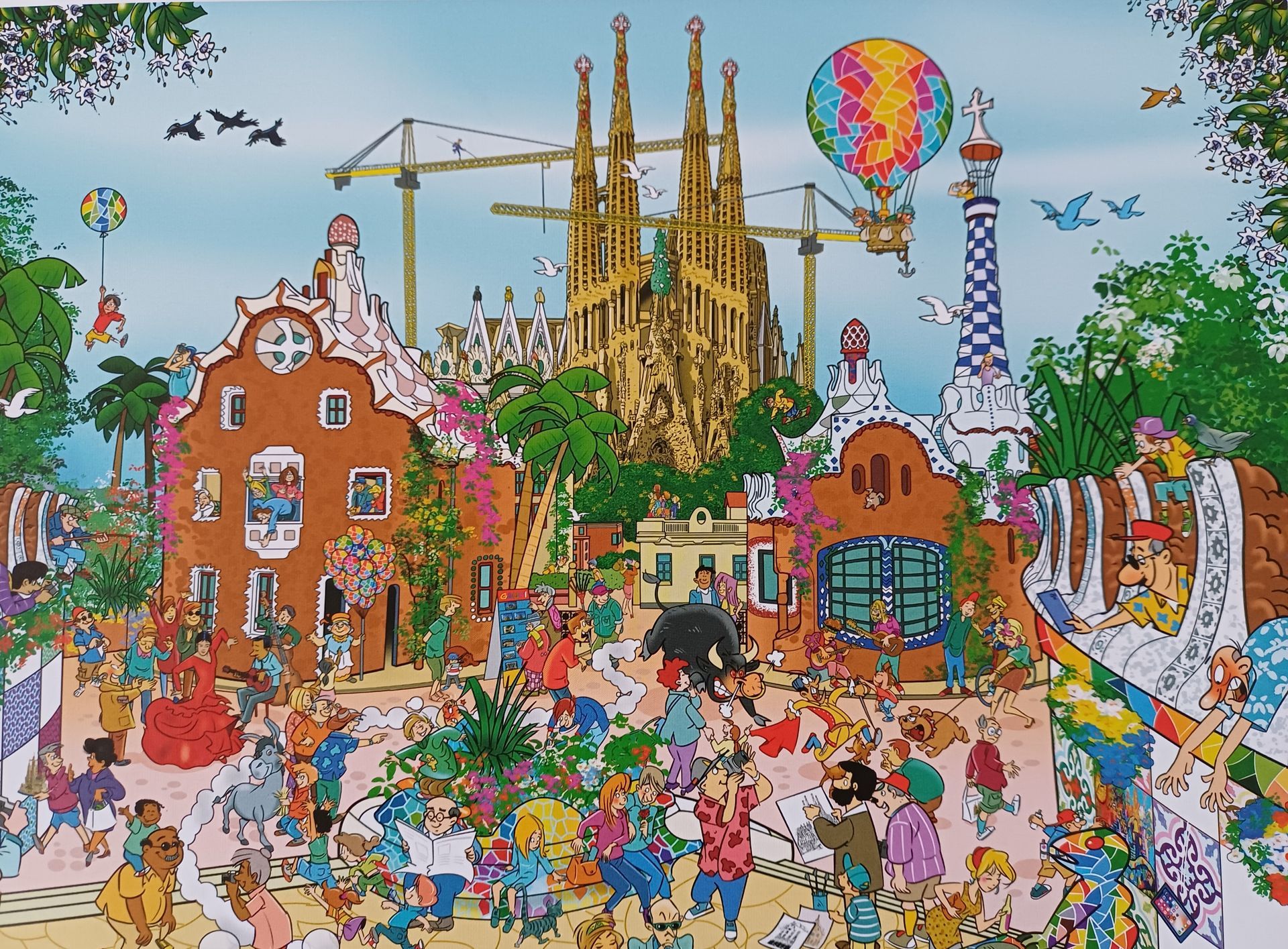 Puzzel van een kleurrijke scène uit Barcelona met mensen, gebouwen en een heteluchtballon.