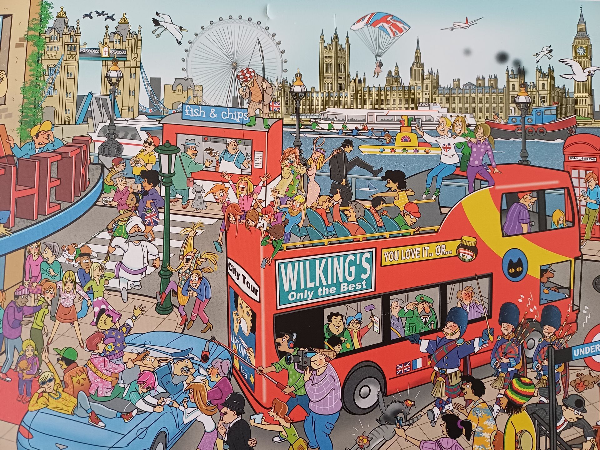 Een puzzel met een Londens thema, met een drukke scène van een dubbeldekkerbus, mensen en bezienswaardigheden.