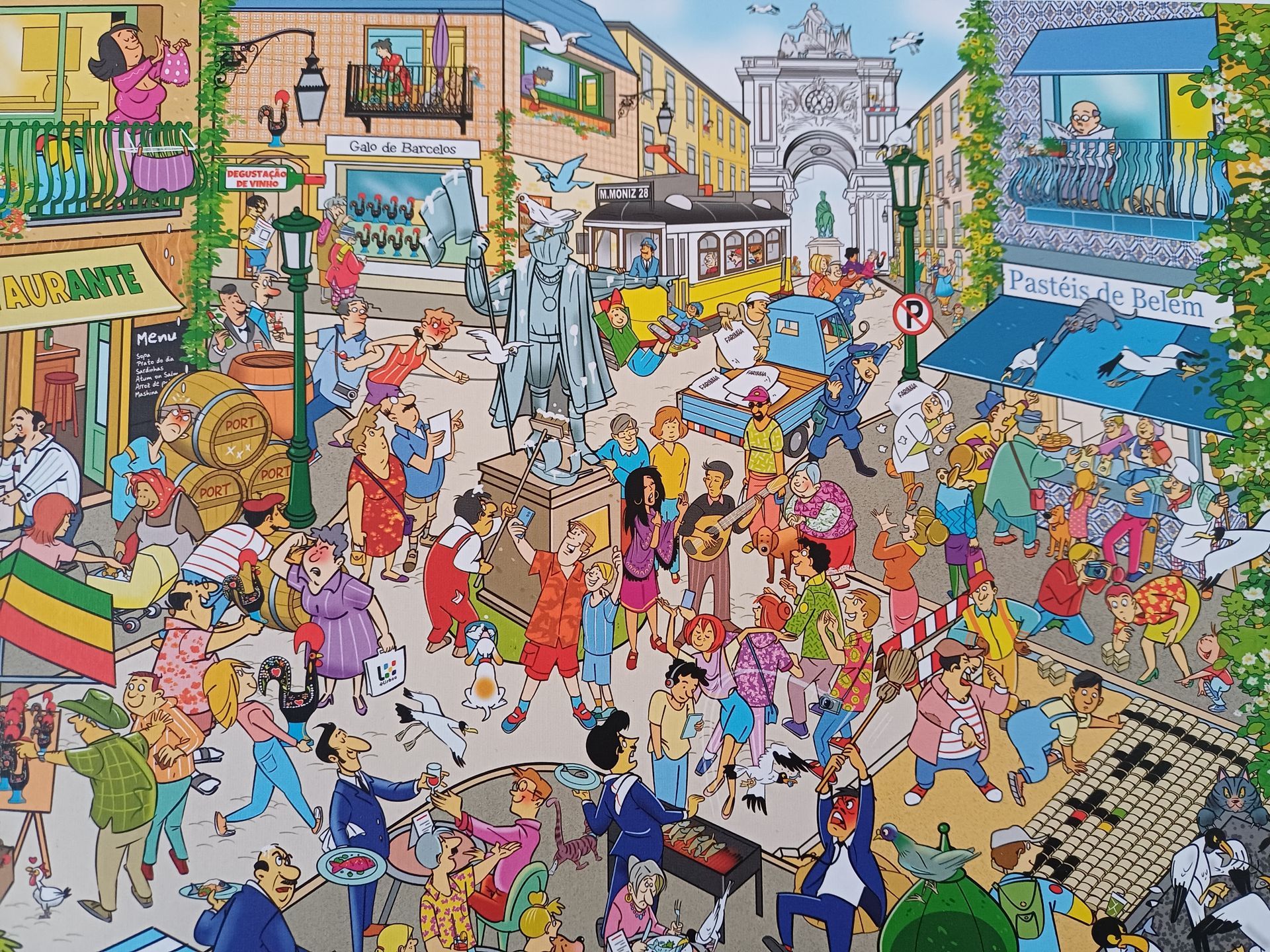 Een puzzel van 1000 stukjes met een levendige stadsgezicht van Lissabon, inclusief kleurrijke gebouwen, mensen en een tram.