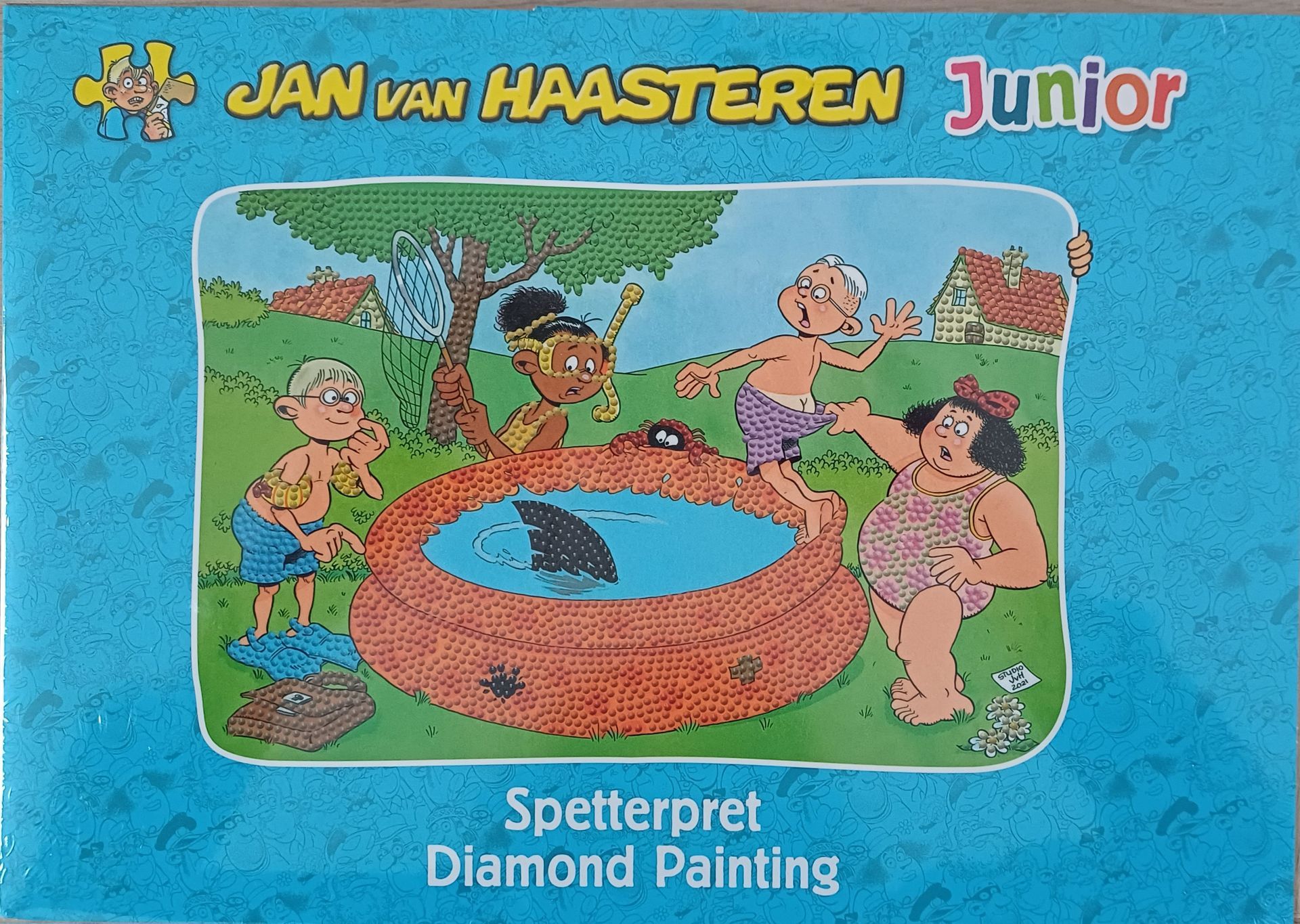 Jan van Haasteren Junior diamond painting set met cartoonkinderen rond een zwembad met een haaienvin.