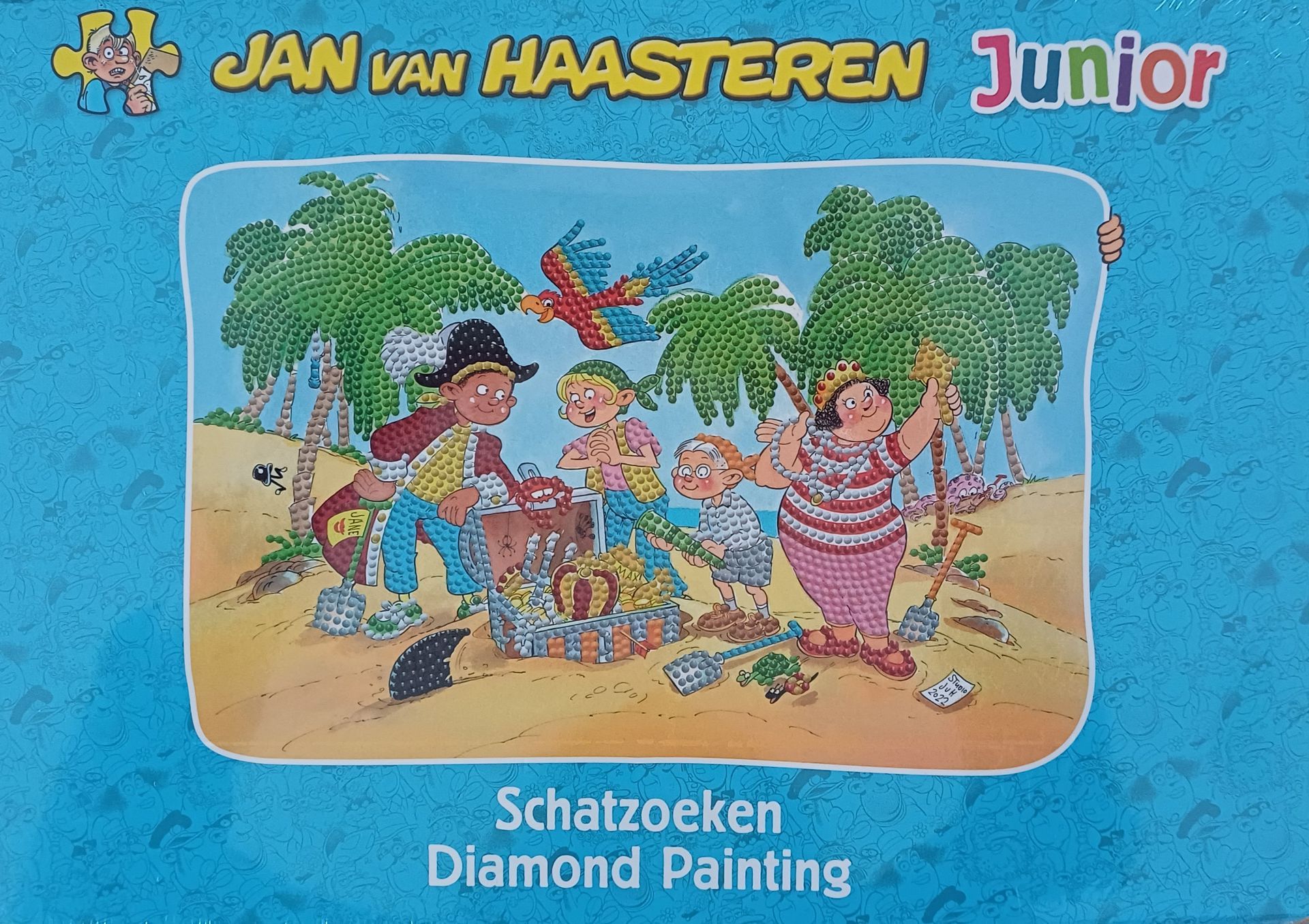 Jan van Haasteren Junior diamond painting doos met cartoonpiraten die een schat vinden op een strand.
