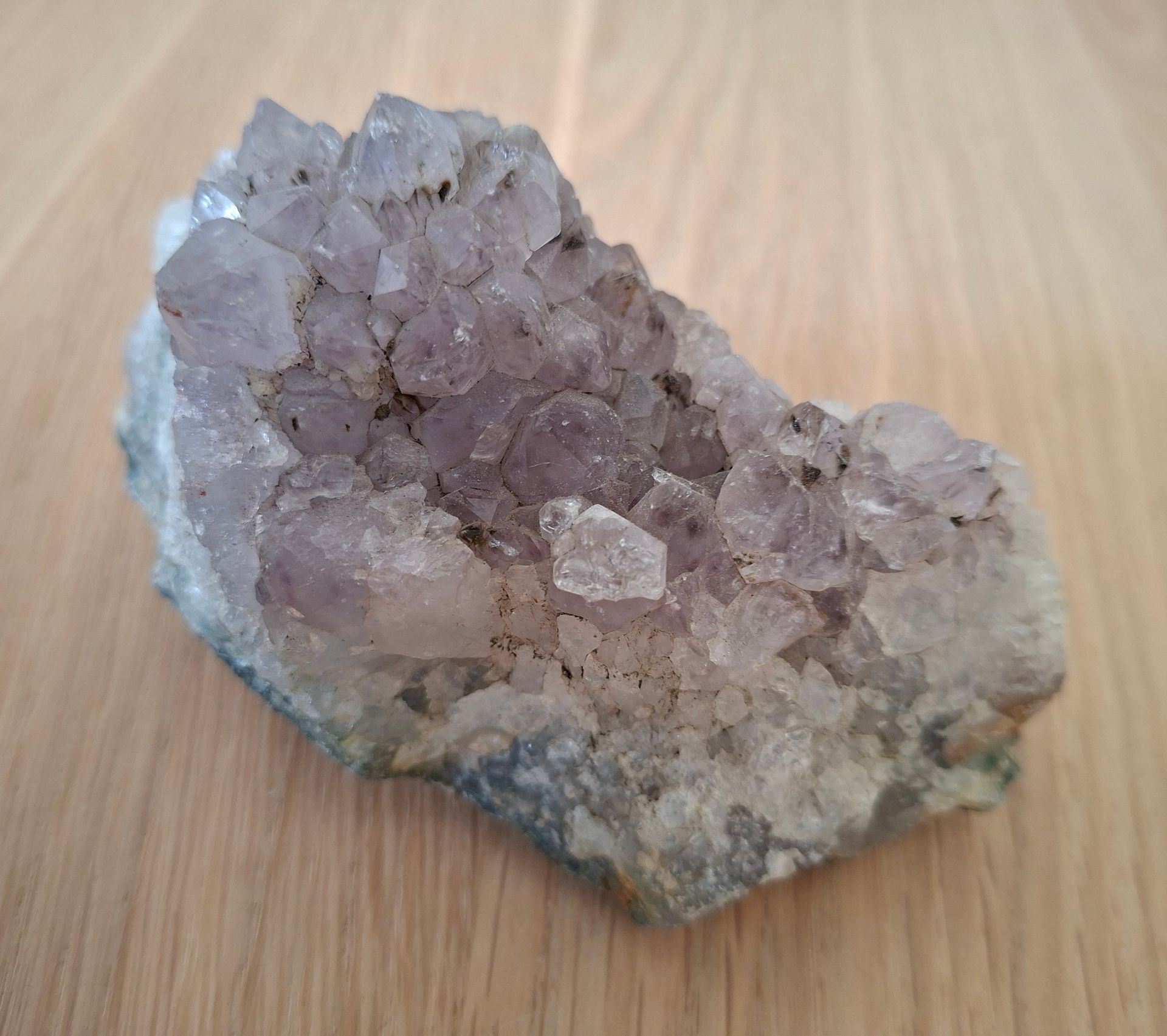 Ruwe amethist cluster  -licht paars