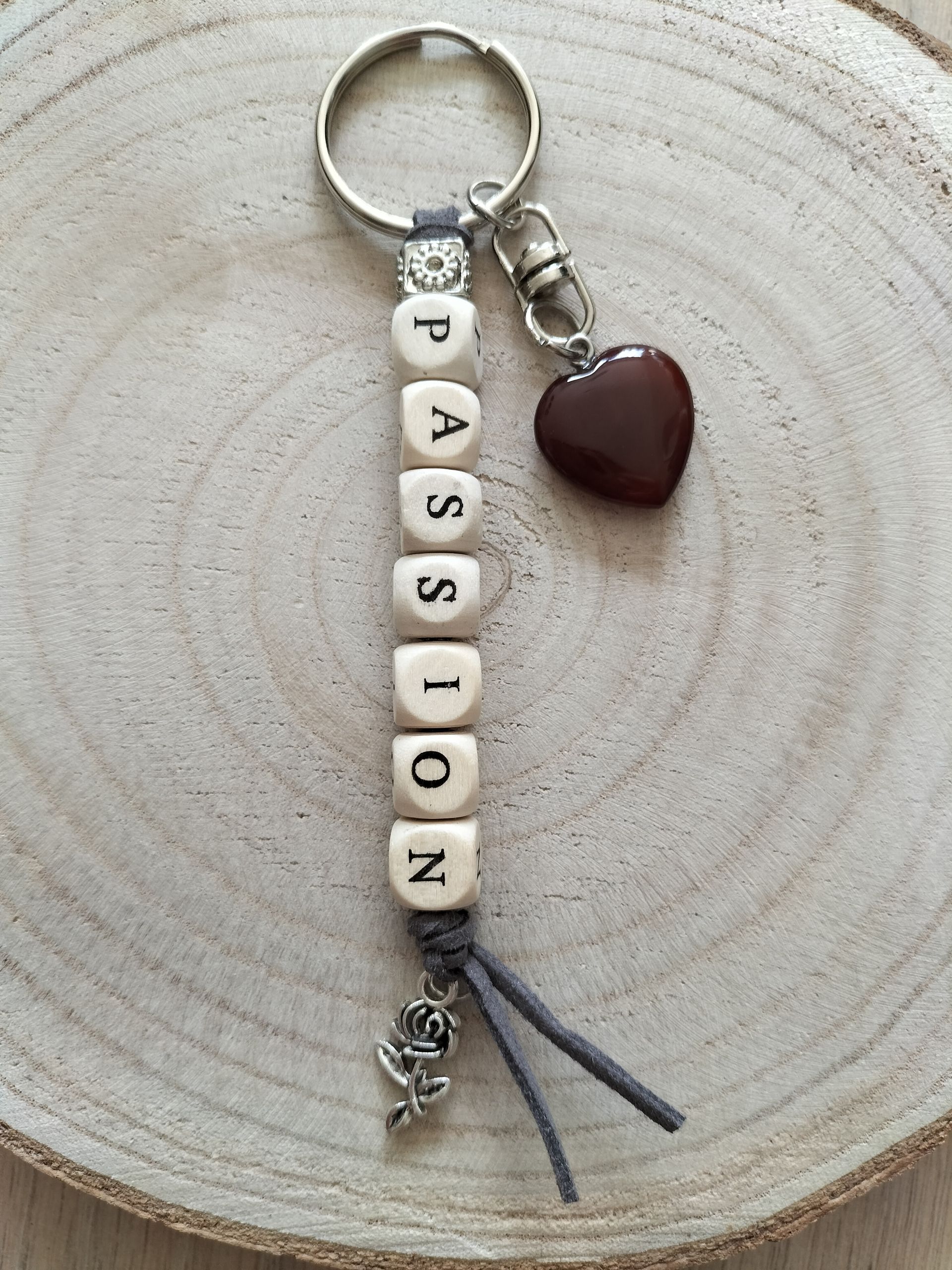 Sleutelhanger met tekst PASSION en carneool hartje