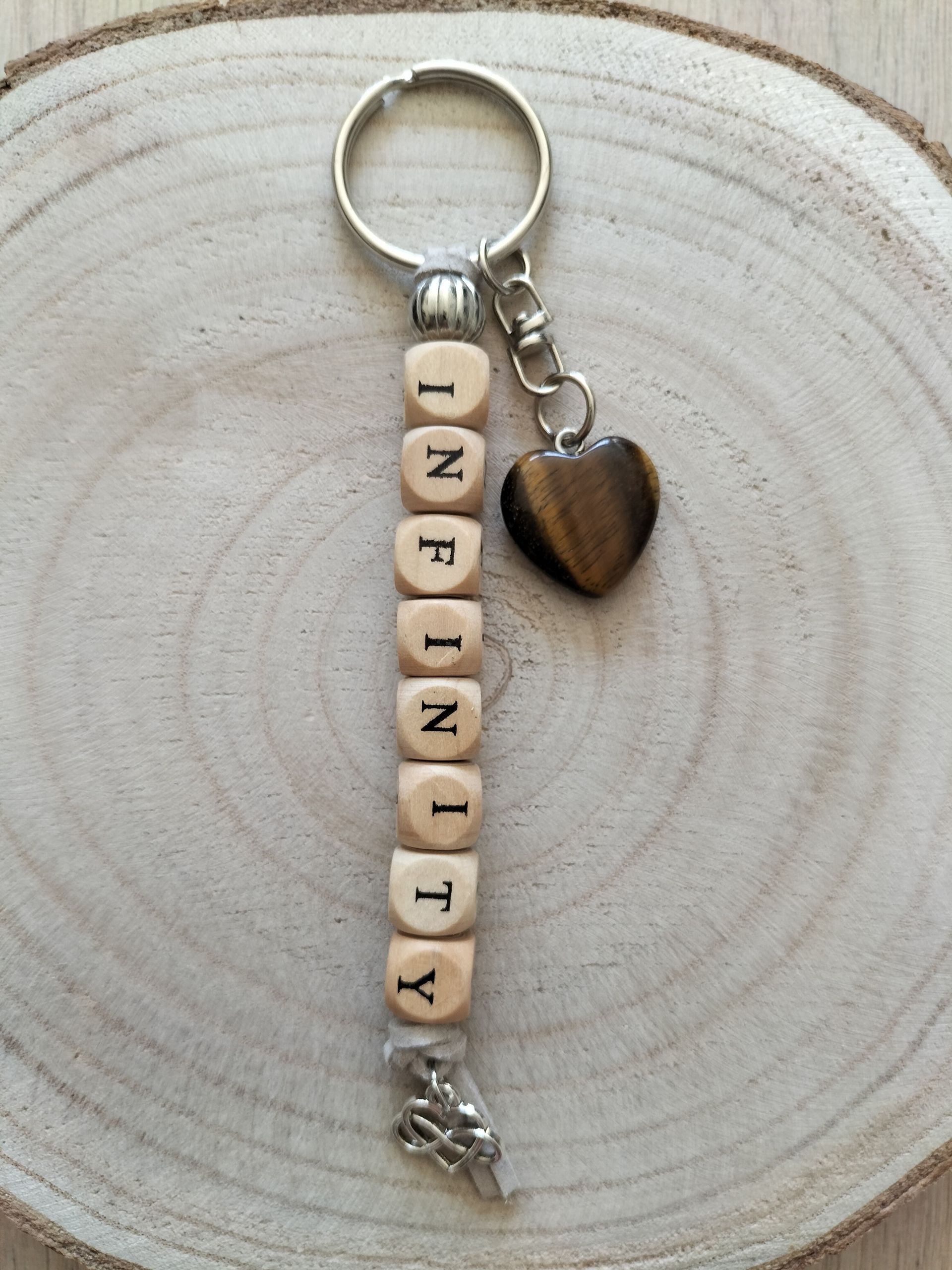 Sleutelhanger met tekst INFINITY en tijgeroog hartje