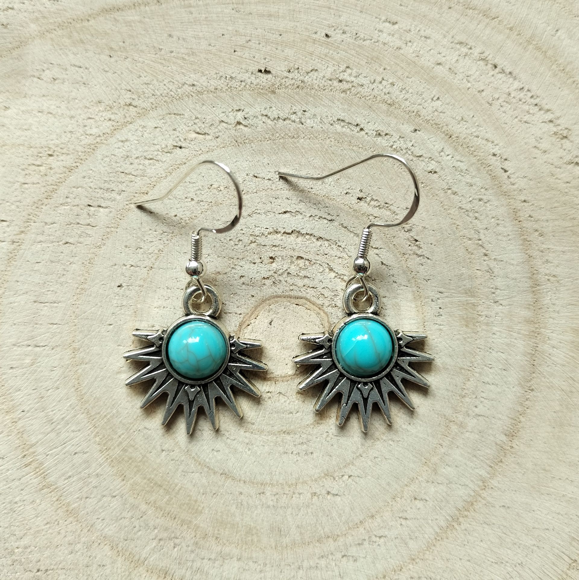 Oorbellen Tibetaanse halve zon met turquoise steentje