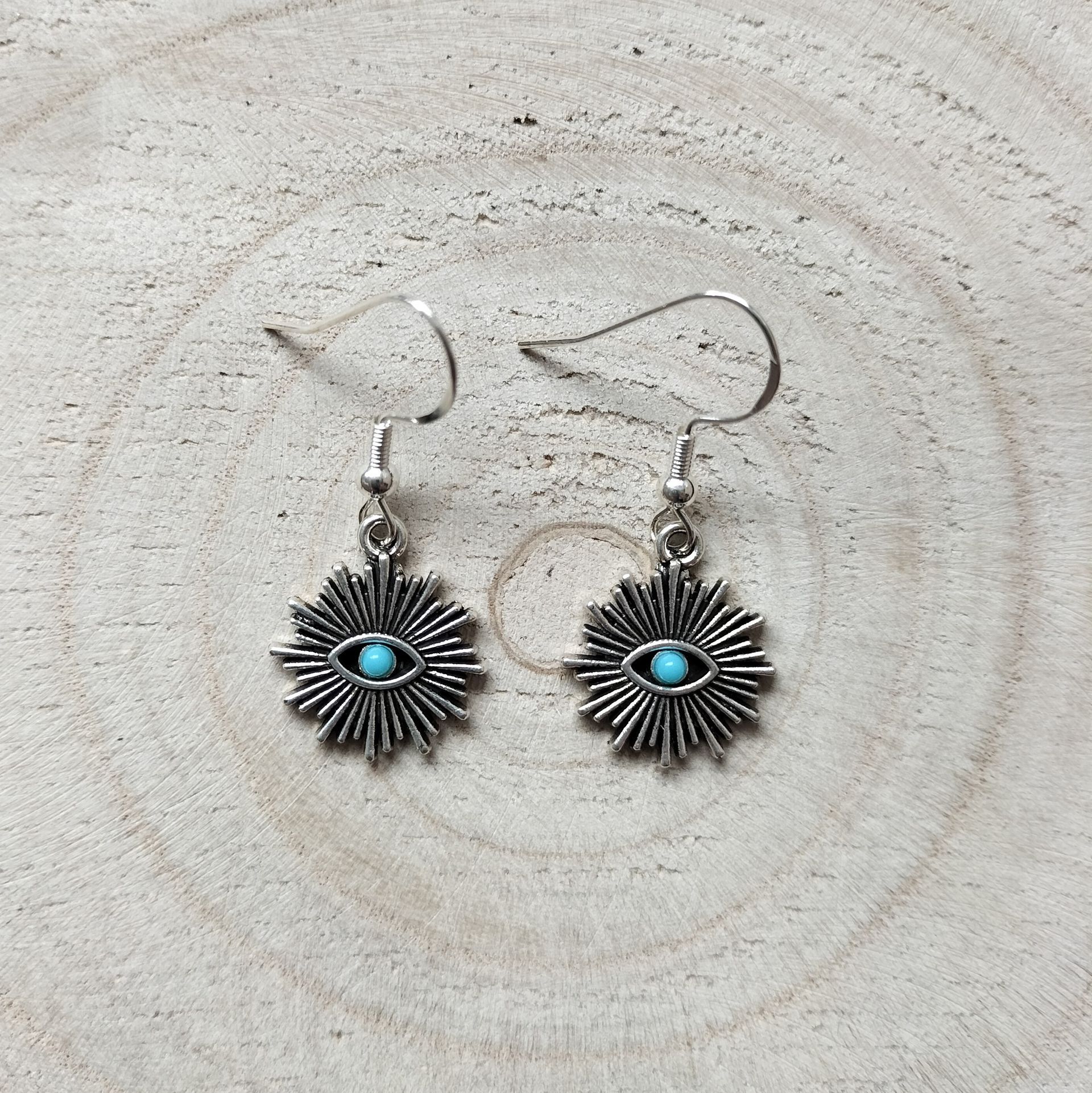 Oorbellen zonneoog met turquoise steentje