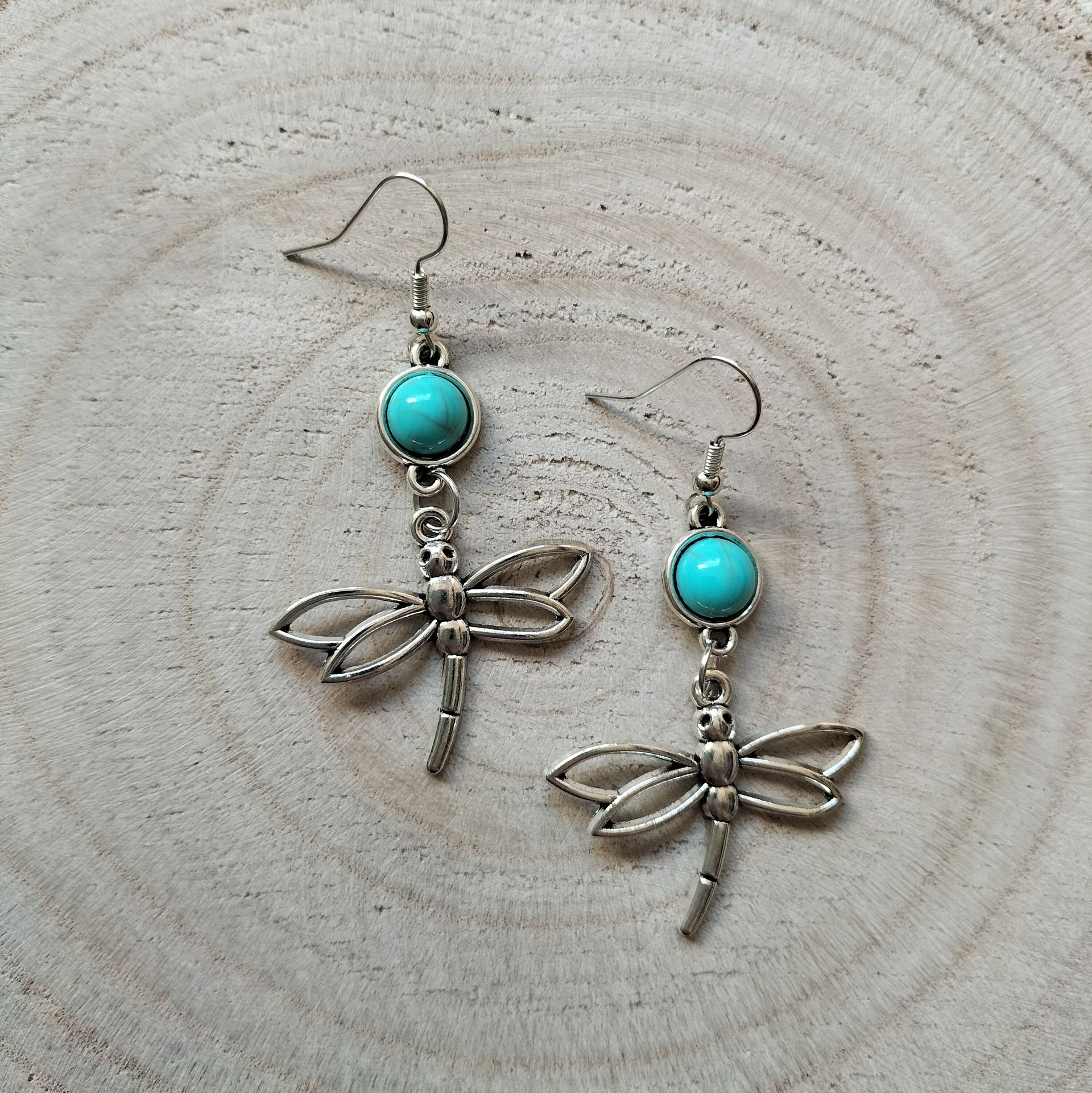 Oorbellen met rond turquoise steentje en libel (hypoallergeen)